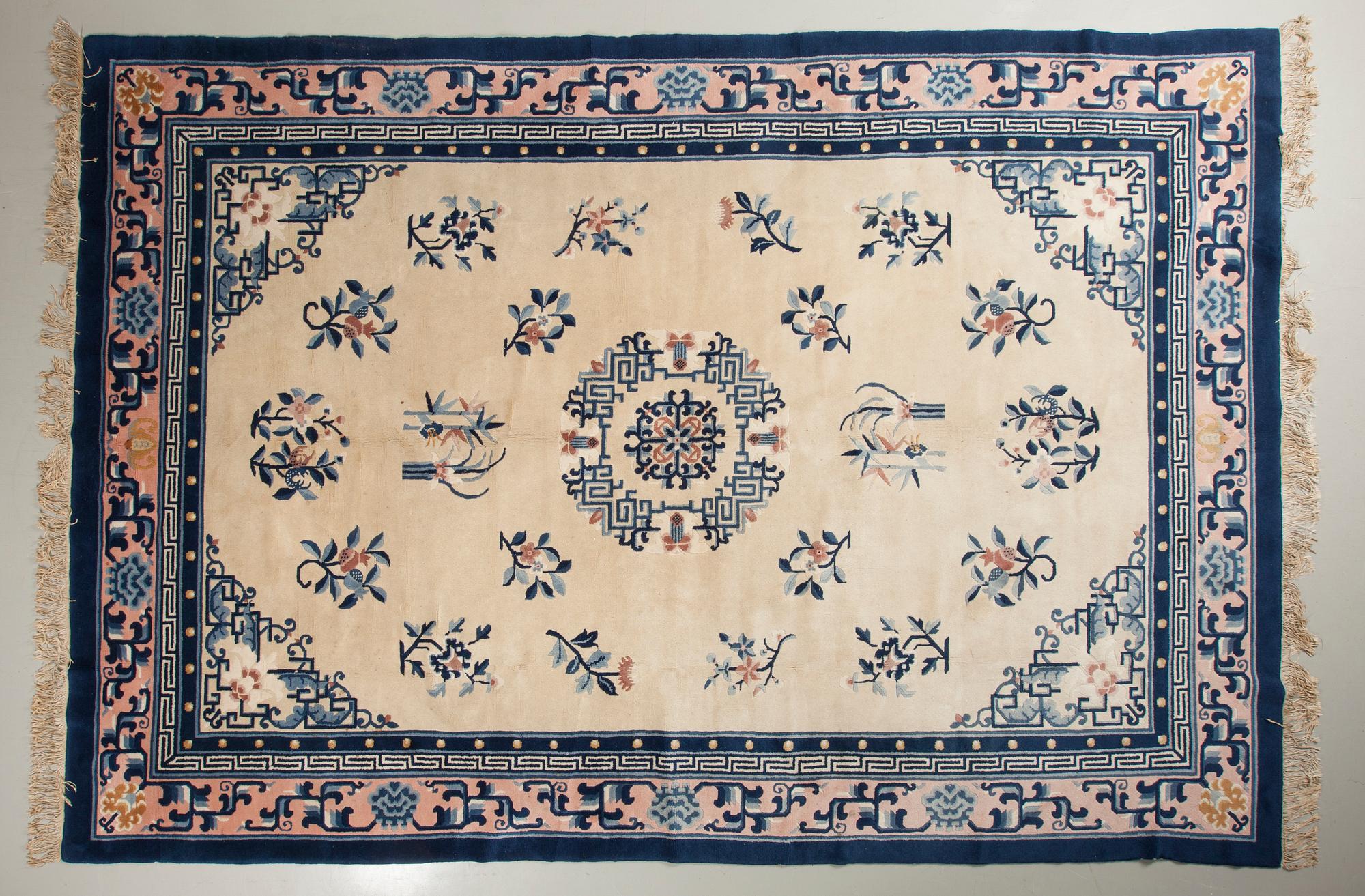 MATTA, Kina, ca 294x202 cm.