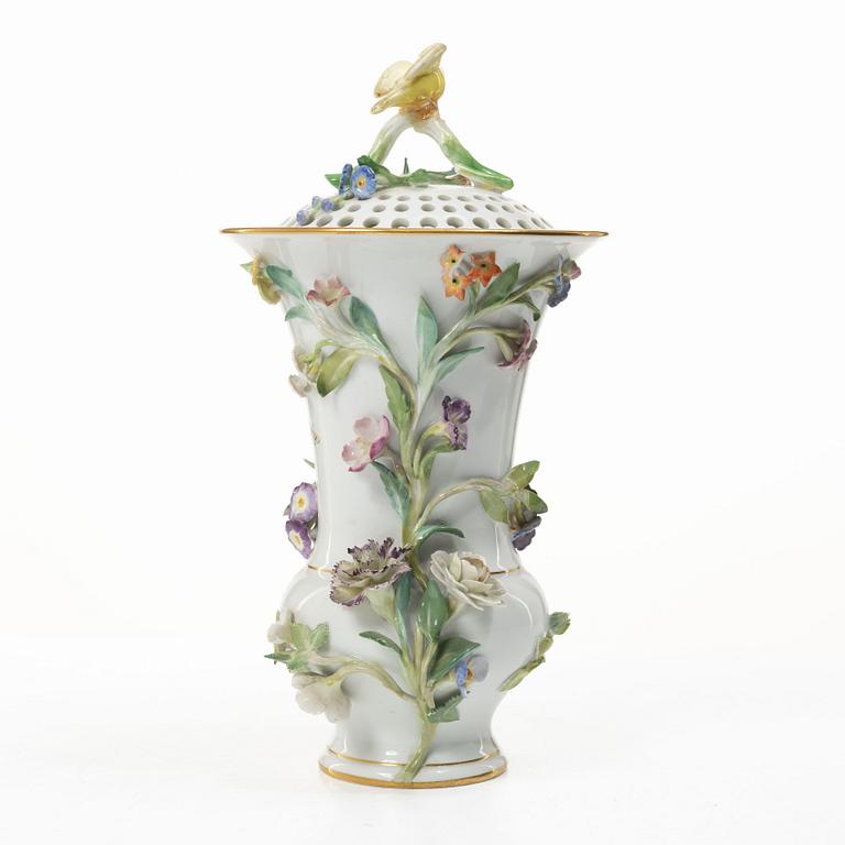 Meissen, Potpurriurna med lock, porslin, omkring 1900.