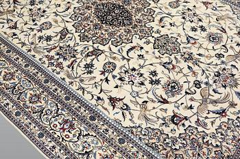 A part silk Nain carpet, so-called 6LAA, approx. 324 x 218 cm.