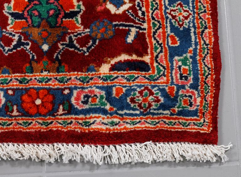 A Moud/Birjand rug, 298 x 120 cm.