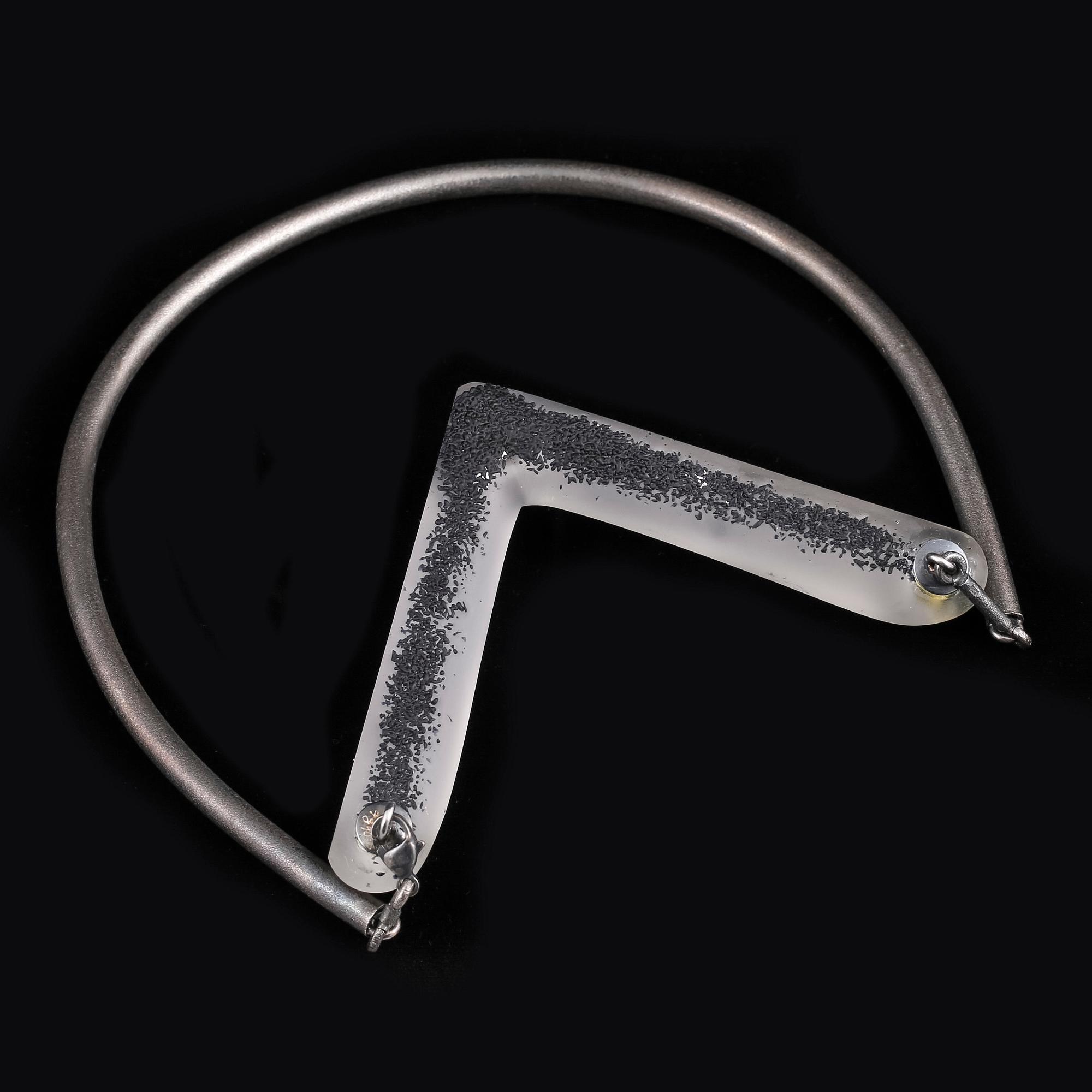 HALSSMYCKE, glas och silver, Halo, Monika Backström, Kosta Boda.