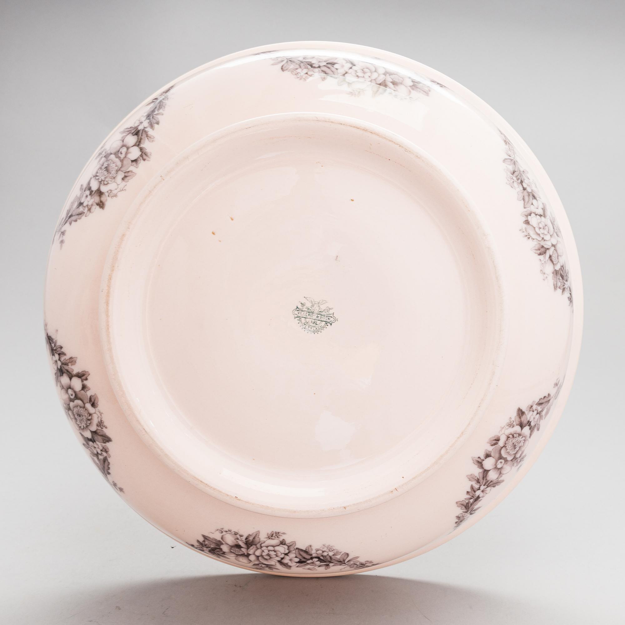 Villeroy & Boch, pesusetti, "Karl", 4 osaa, fajanssia, noin vuonna 1900.