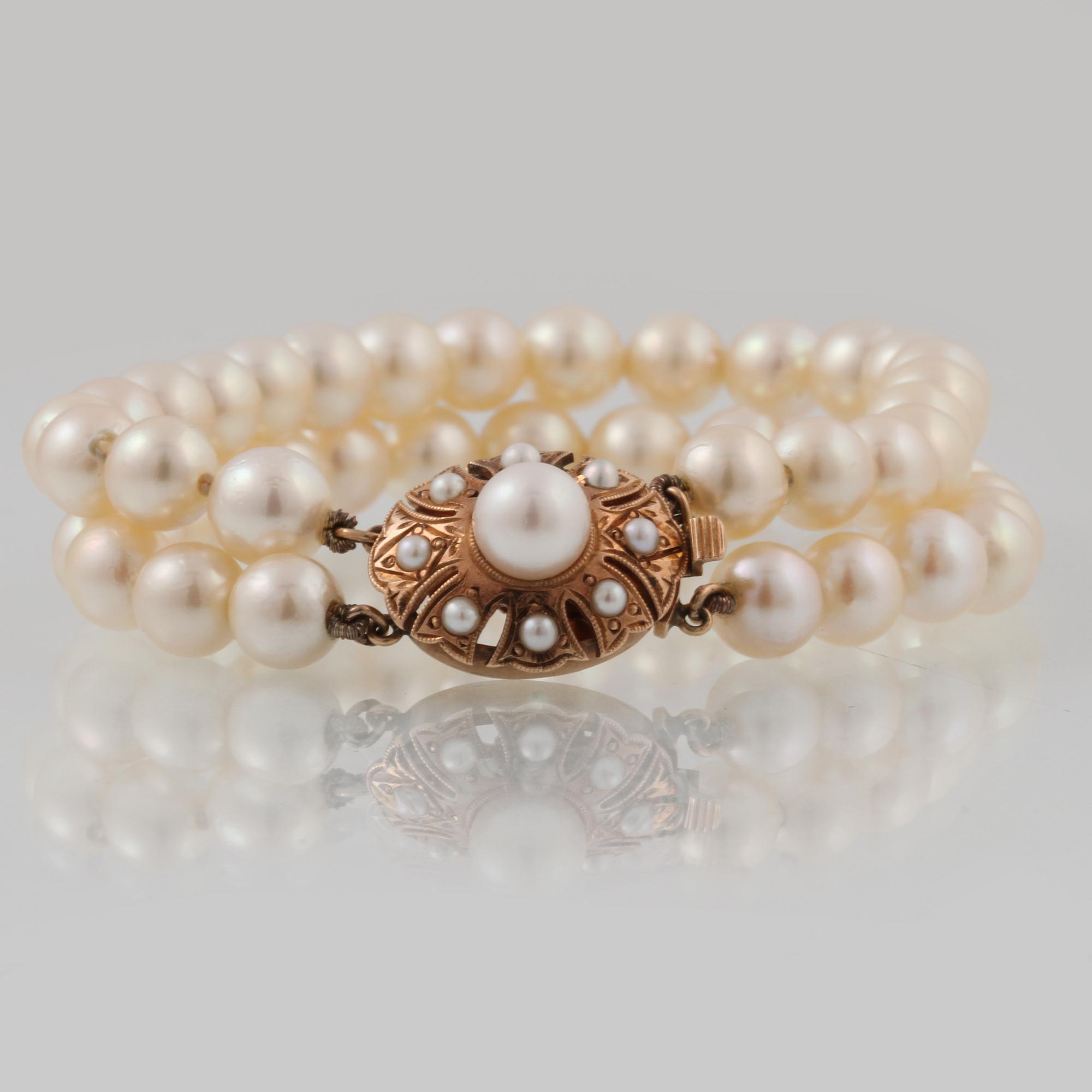ARMBAND, odlade pärlor med lås i 14K guld.