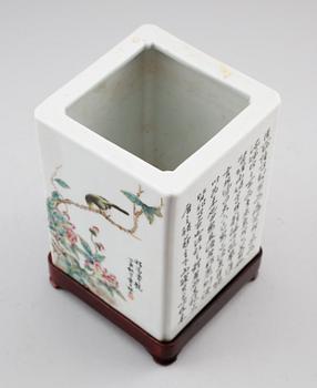 A square brush pot with calligraphy, Qing dynasty with Qianlong seal mark, 19th century.