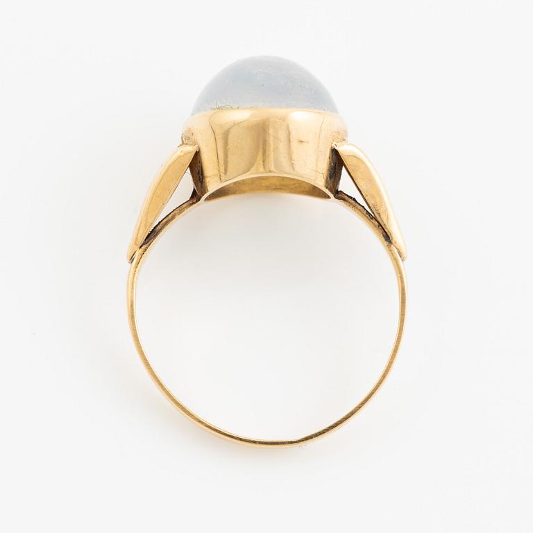 Ring, 18K guld med månsten.