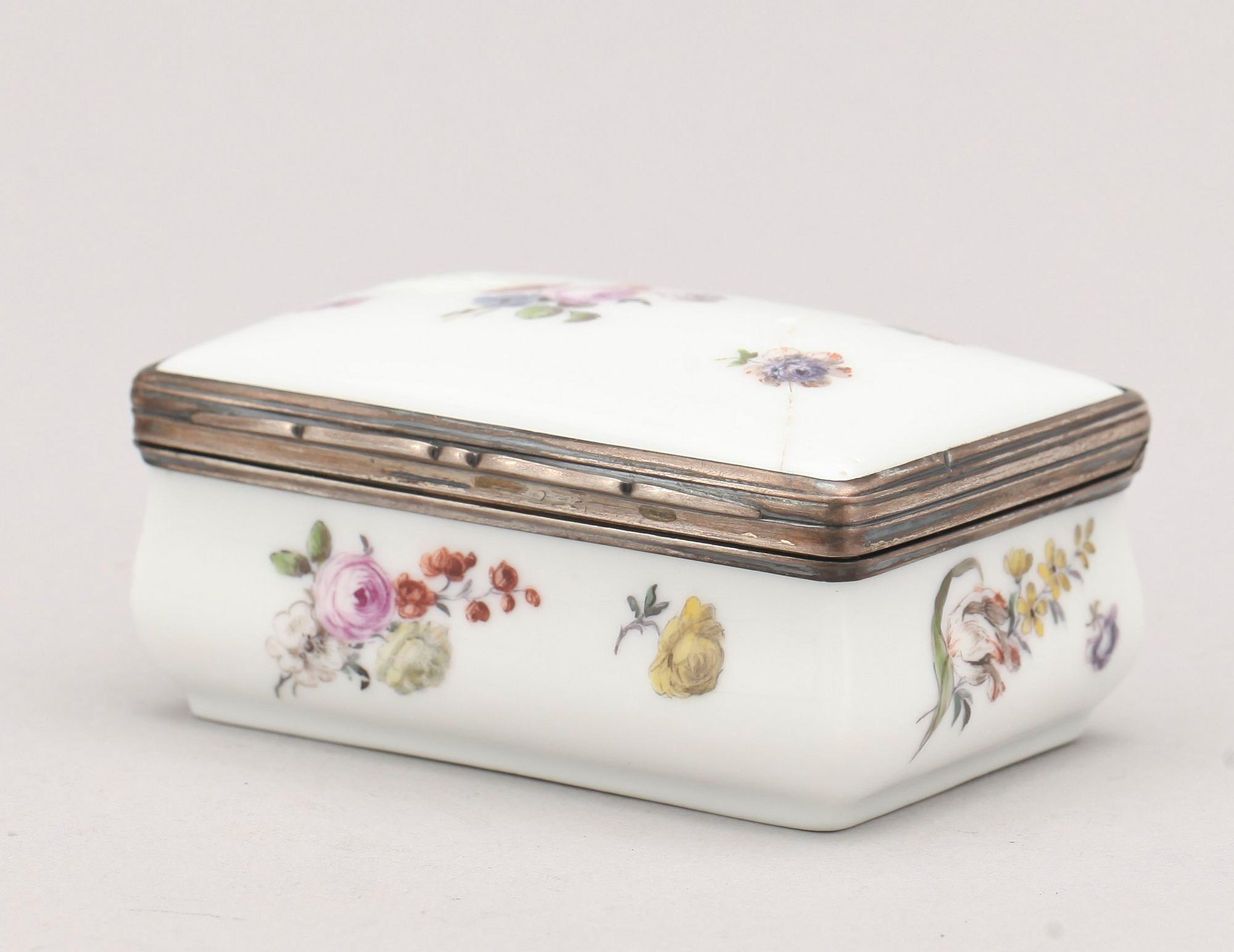 DOSA, porslin, 1900-tal.