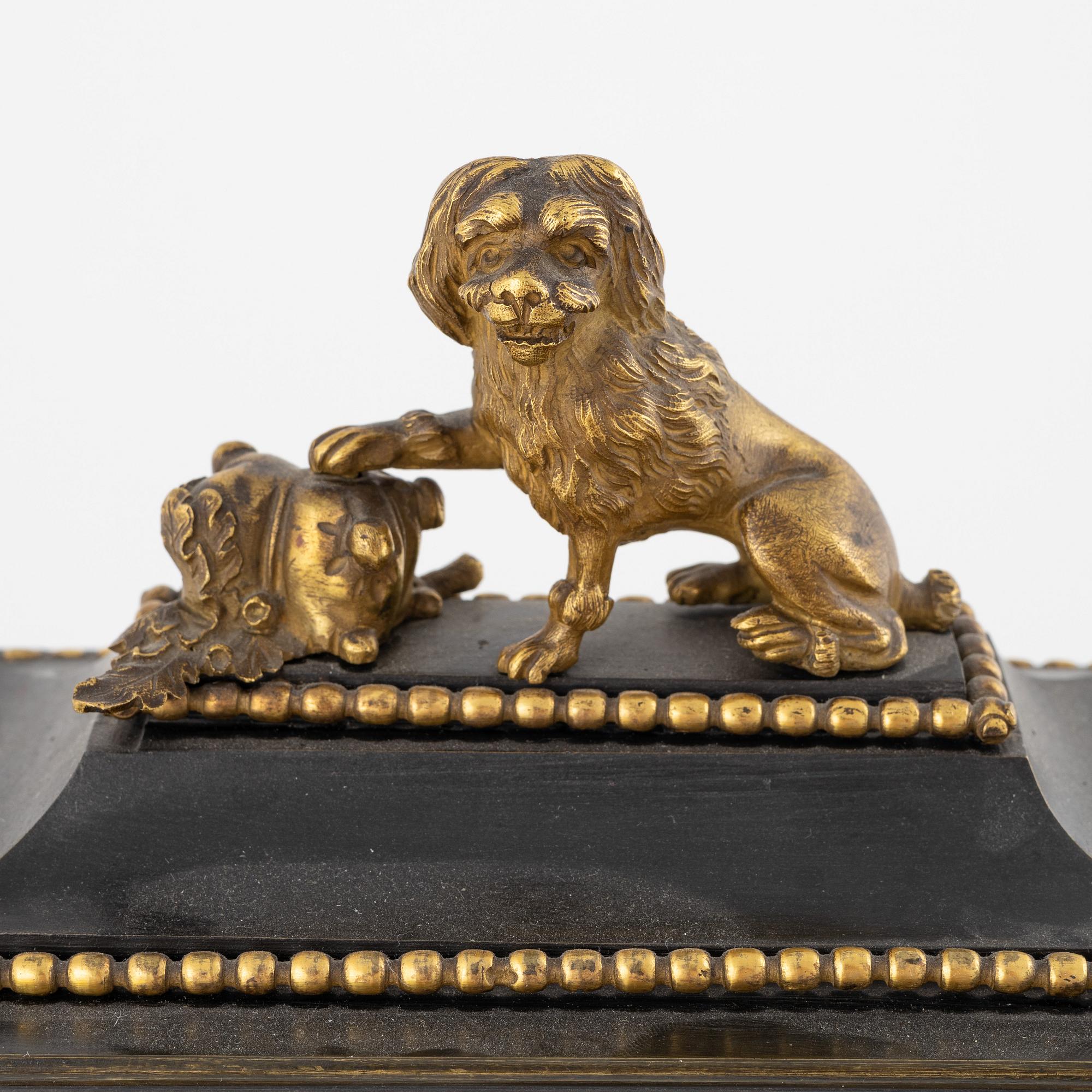 Bordsur, av brons 1800-talet slut.