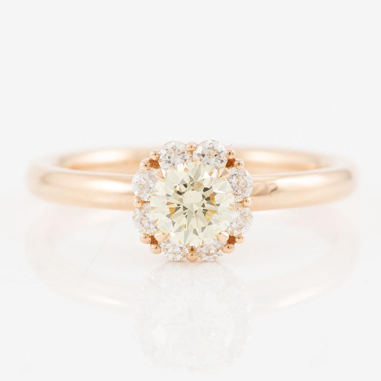 Ring in 18K gold with round brilliant-cut diamonds.