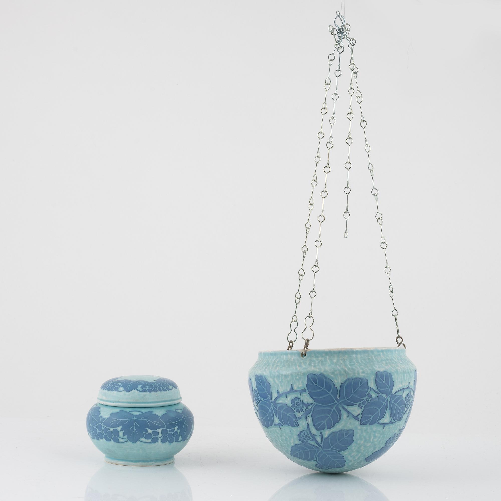 Josef Ekeberg och Elsa Engeström, ampel samt skål med lock, flintgods, "Sgrafitto", Gustavsberg, 1912.