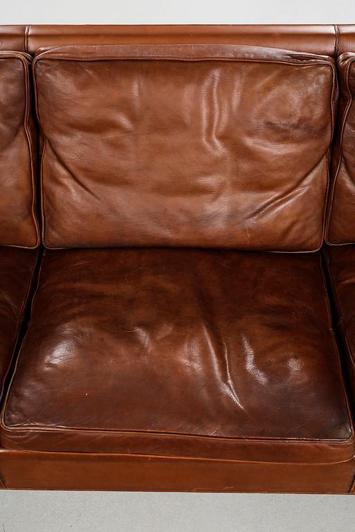 A sofa with model number 2213, designed by Borge Mogensen for Fredricia Stolefabrik.