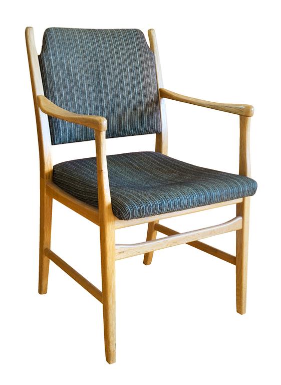 AN OAK EASY CHAIR,