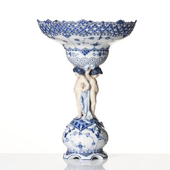 Fruktskål, porslin. Royal Copenhagen, "Musselmalet helblond", Danmark, sent 1800-tal.