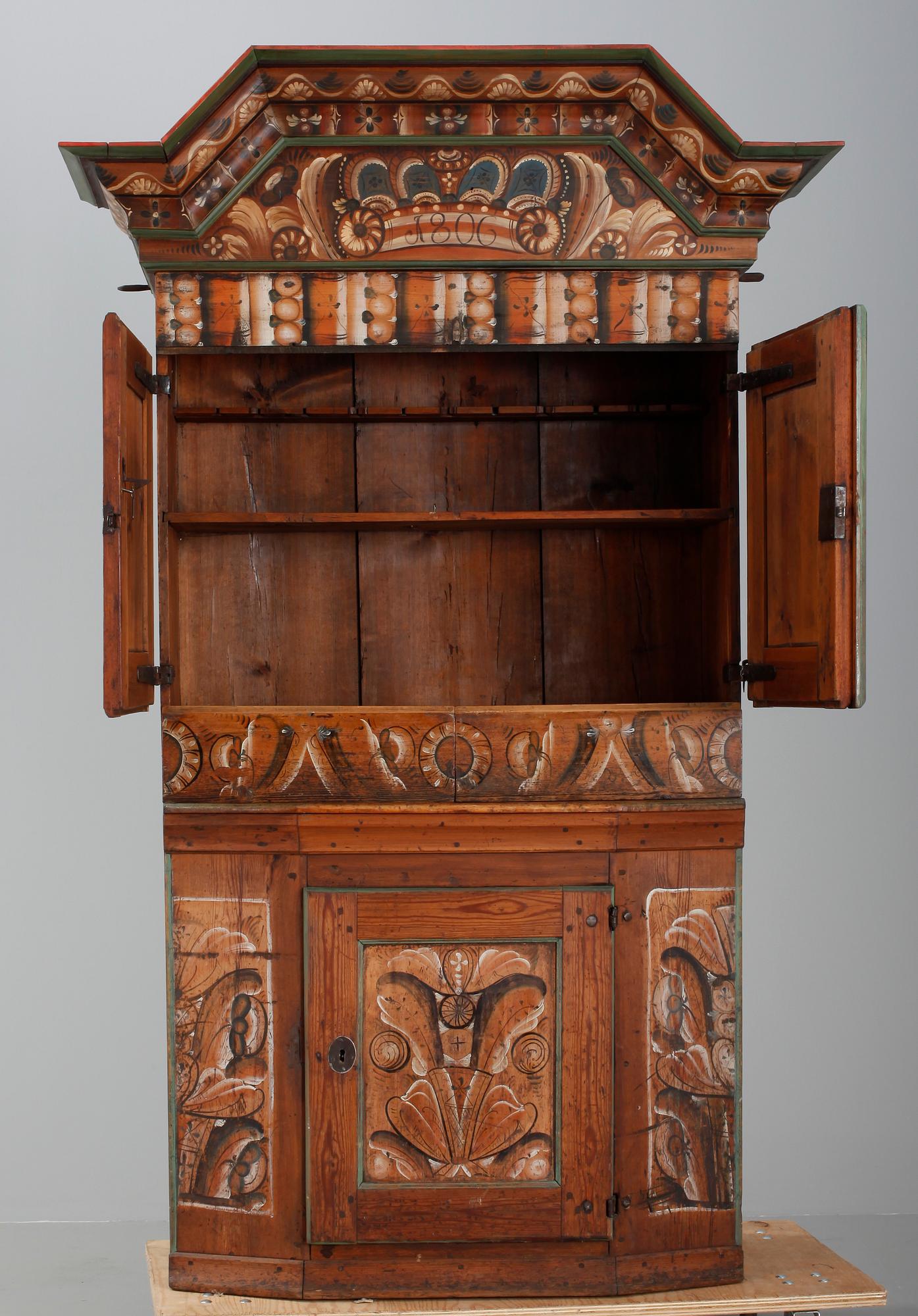 KRONSKÅP. Allmoge, Dalarna. Märkt 1806.