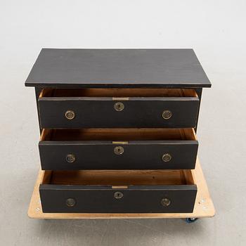 Chest of drawers, 20th century.