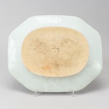 Stekfat samt terrinfat, kompaniporslin. Qingdynastin, Qianlong (1736-95).