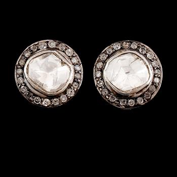 ÖRHÄNGEN, 1 par, 14 k guld och silver, diamanter tot ca 1.08 ct.