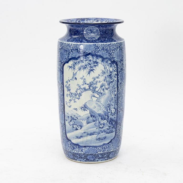 A large porcelain vase, Japan, first half of the 20th Century.