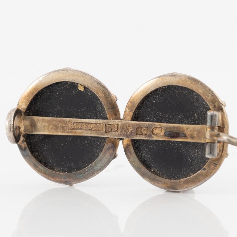 Brooch silver with onyx.