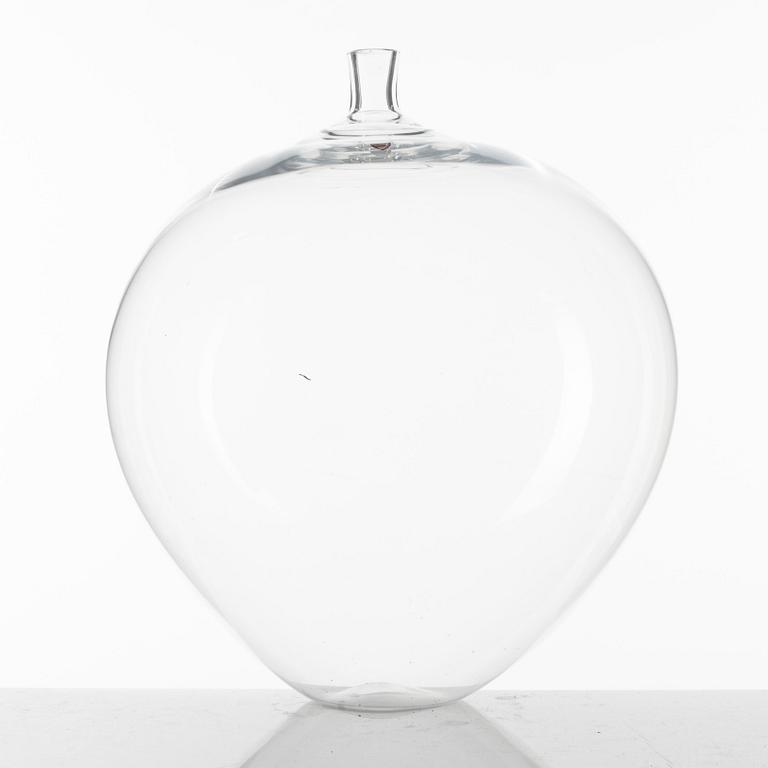 Ingeborg Lundin, an 'Äpplet' glass vase, Orrefors, 1987, signed.