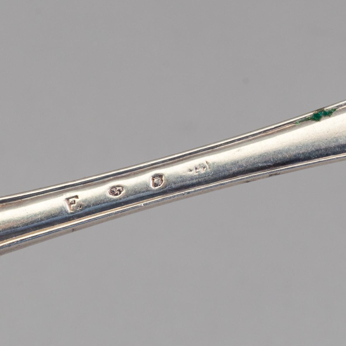 A set of 10 silver fruit knives, Stockholm, 1807 and a mixed lot of  silver fruit forks. Weight 600 g.