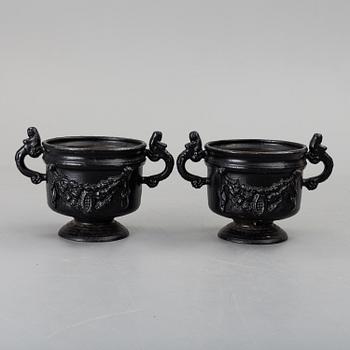 A pair of first half of the 20th century cast iron garden urns.