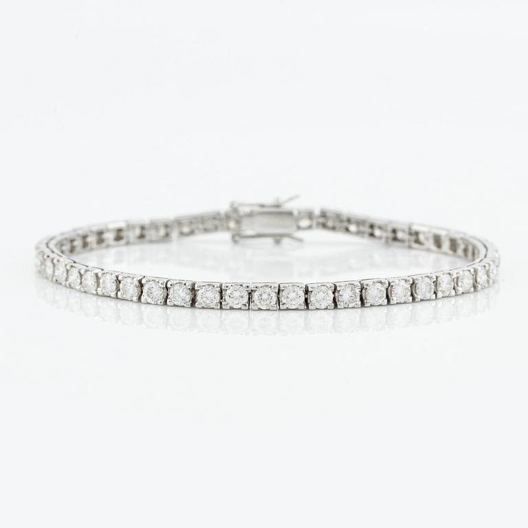 Tennisarmband, vitguld med briljantslipade diamanter, totalt ca 4,80 ct.