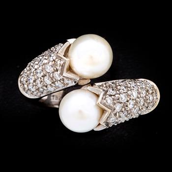 Ring 18k whitegold 2 cultured Pearls approx 7 mm and brilliant-cut diamonds approx 1 ct in total, size approx 54,5.