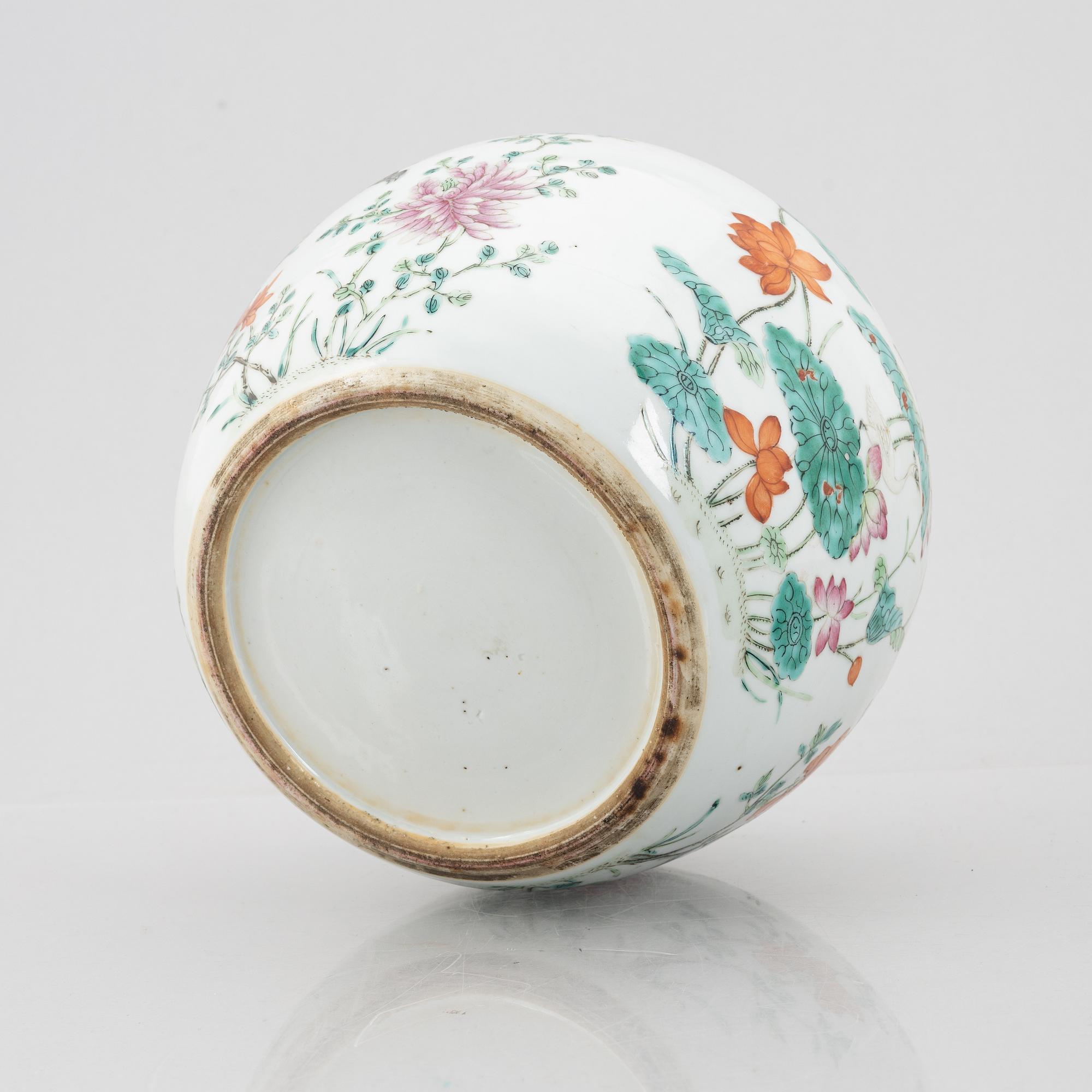 A Chinese famille rose porcelain jar, Qing dynasty.