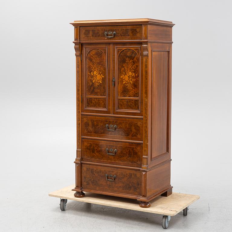 A dresser with cabinet, early 20th century.
