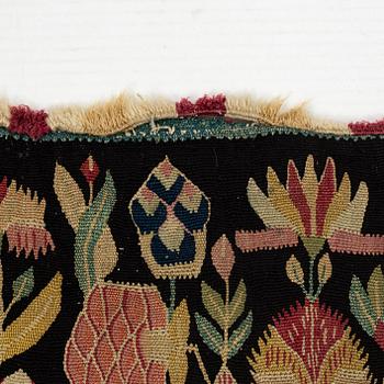 A carrige cushion, "Urnor och par", tapestry weave, ca 105 x 46 cm, around the years 1790-1810.