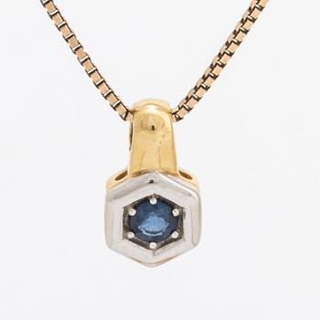 Pendant and ring, 18K gold with 2 sapphires and brilliant-cut diamonds 0,045 ct inscribed, chain gilded silver.