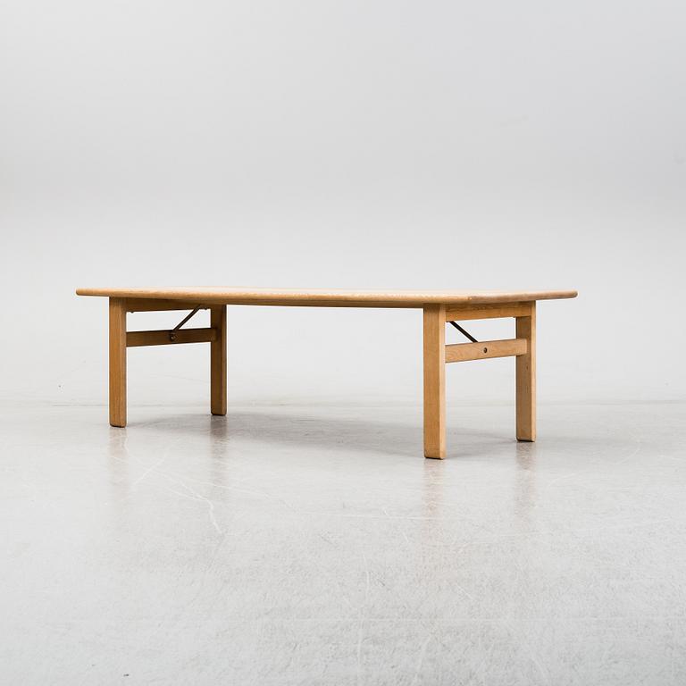 Børge Mogensen, an oak model 262 coffee table for Fredericia Stolefabrik.