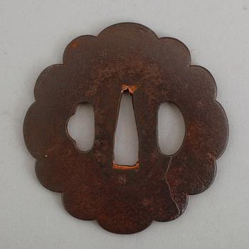 TSUBA, 3 st, järn, Japan, 1600-/1700-tal respektive 1700-/1800-tal.