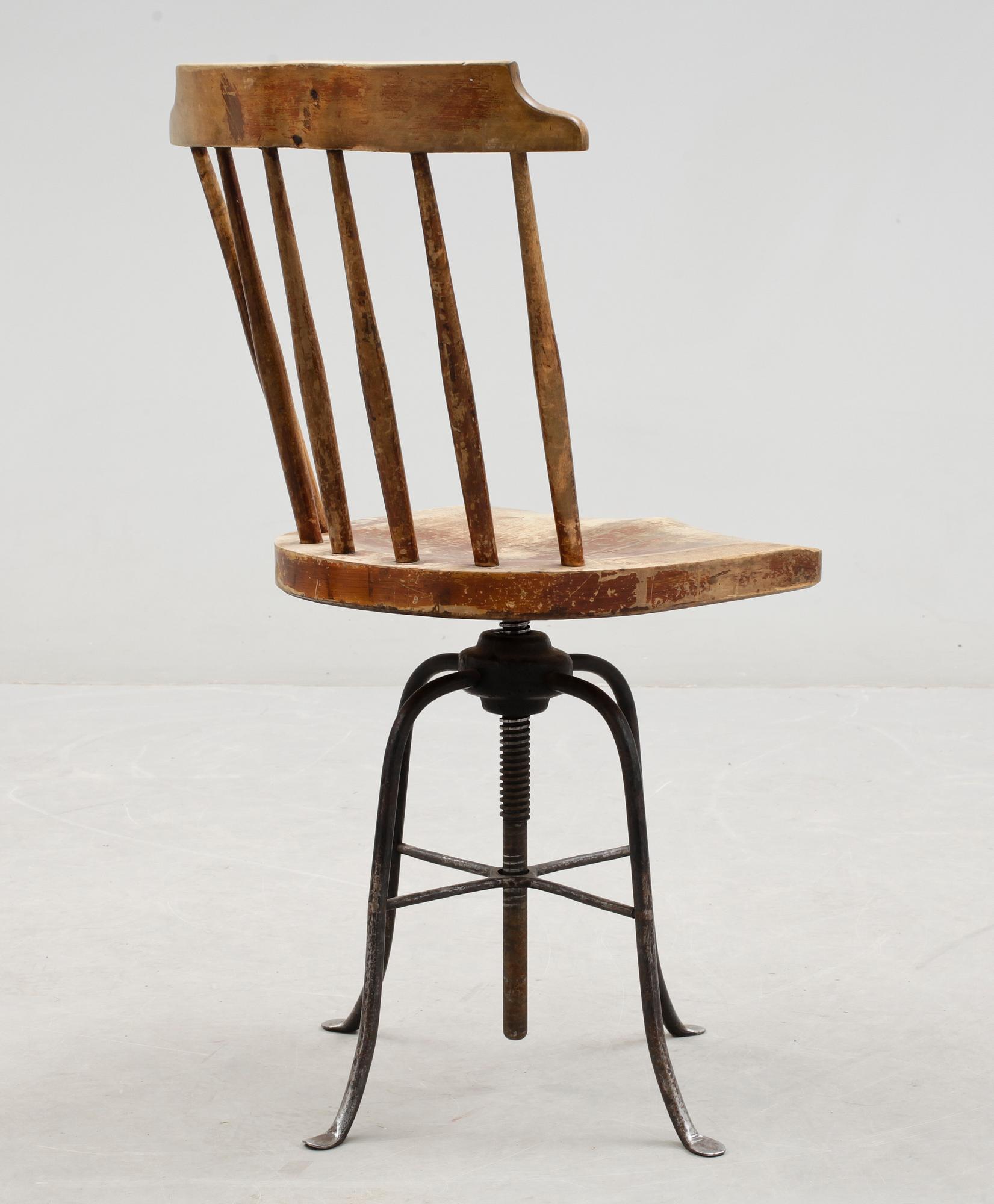 SKRIVBORDSSTOL, 1900-talets första hälft.