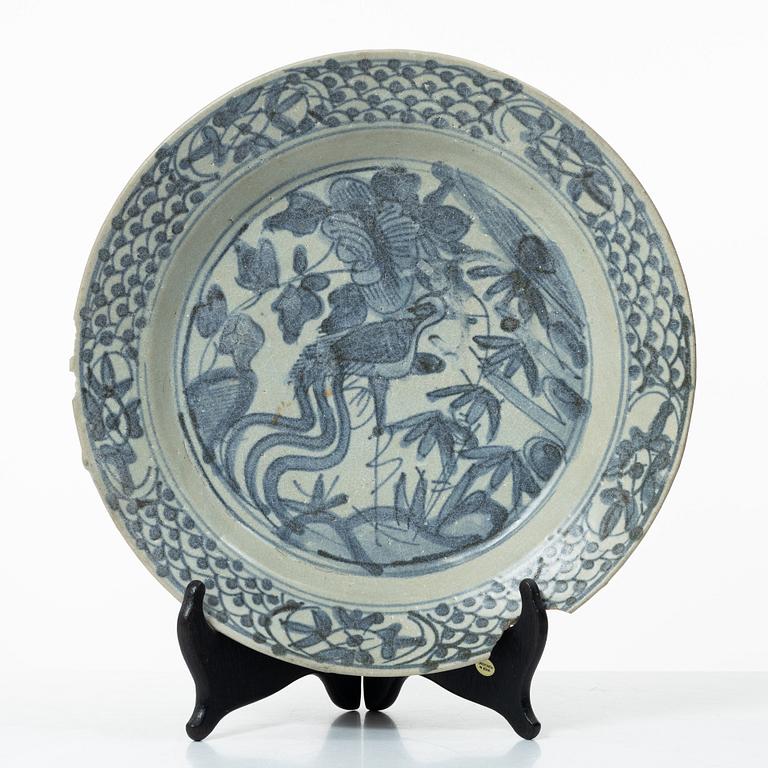 A blue and white Swatow plate from the Bihn Thuan Shipwreck, China, eartly 17th century, Ming dynasty.