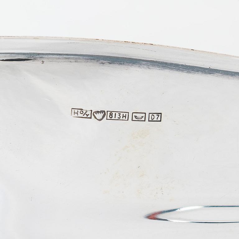 Tapio Wirkkala, skål och fat, silver, Hopeatehdas, Helsingfors 1957 och Kultakeskus, Tavastehus 1963.