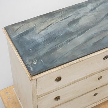 A chest of drawers, 19th century.