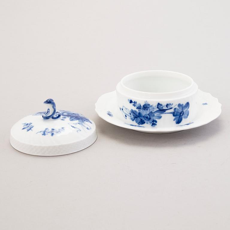 ROYAL COPENHAGEN, A 40-piece set of 'Blå Blomst" tablewear, second half of the 20th century.