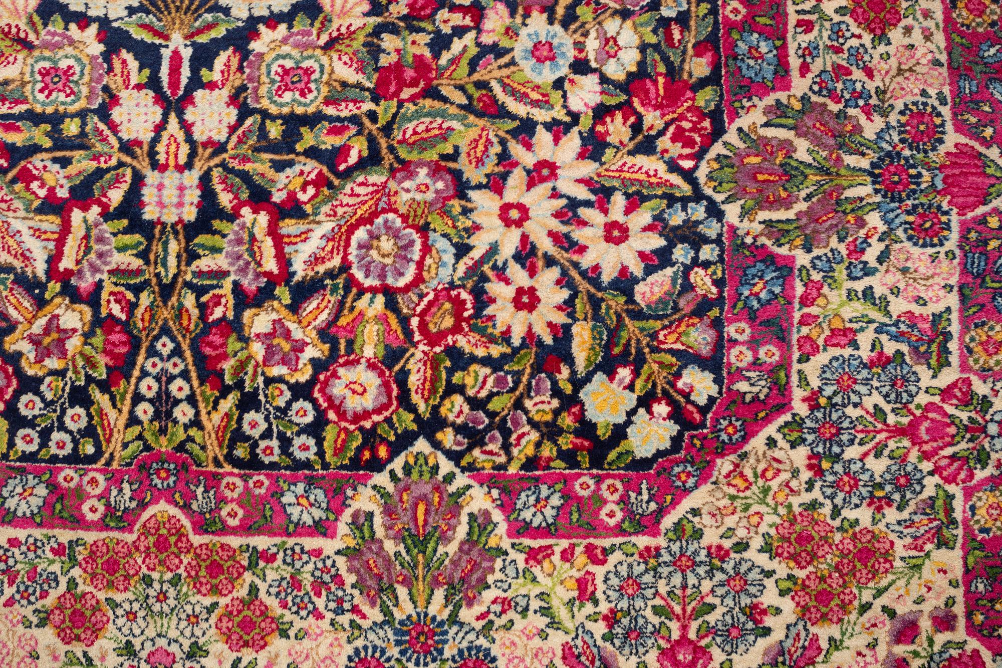 Matto, semi-antique Kerman, ca 218 x 140,5 cm.