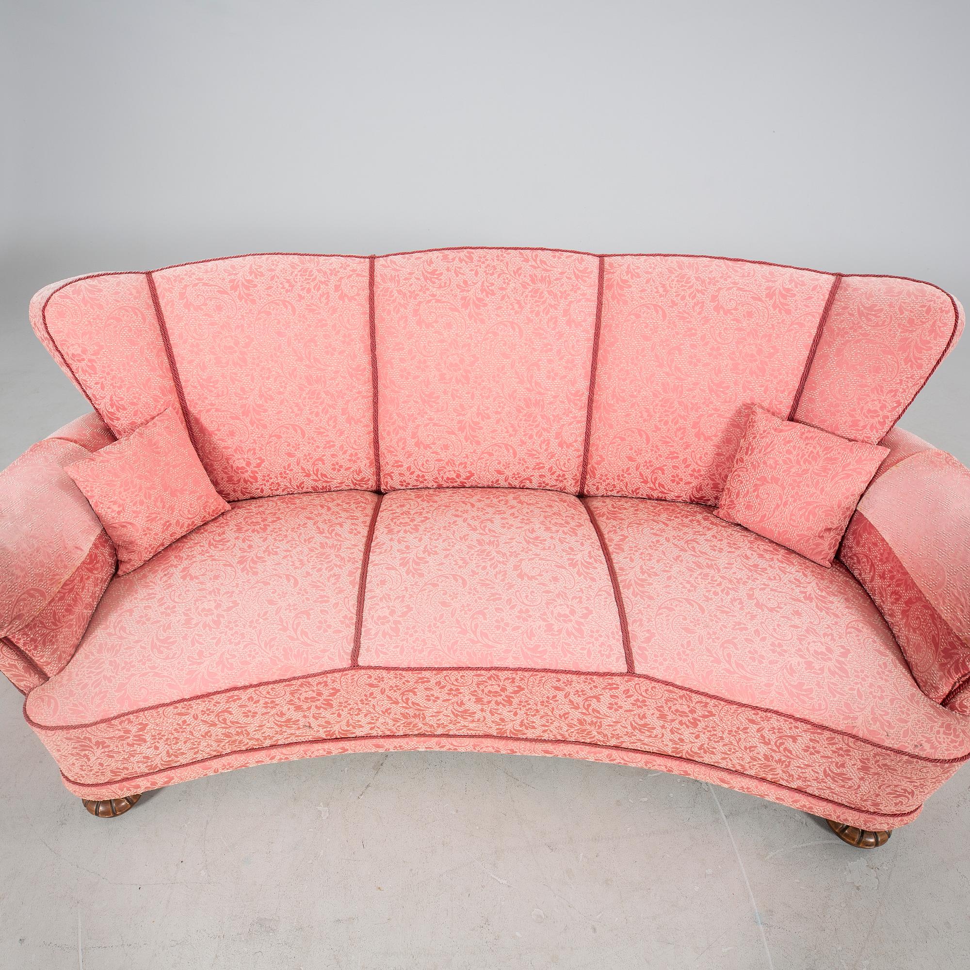 A mid 1900s three pcs sofa group.