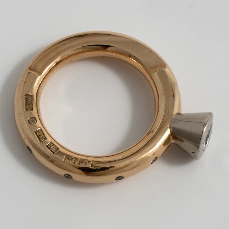 MICHAEL PERSSON CARLING, MPC, Göteborg, 2000, a brillianr cut diamond ring.