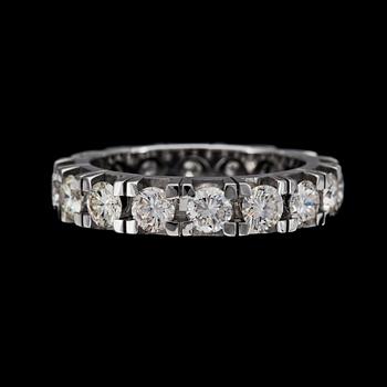 1066. A brilliant cut diamond eternity ring, tot. 2.80 cts.