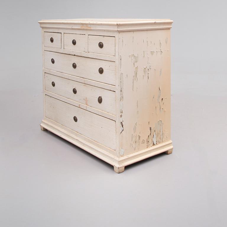 BYRÅ, sengustaviansk, omkring år 1800.