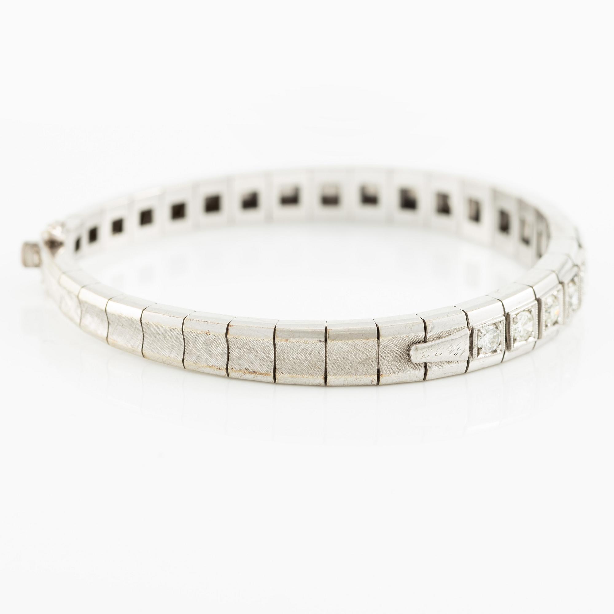 Armband 18K vitguld med runda briljantslipade diamanter.