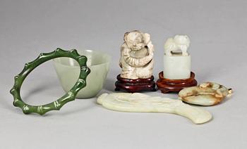 OBJEKT, sex stycken, nefrit. Kina, bl.a. 1800-tal.