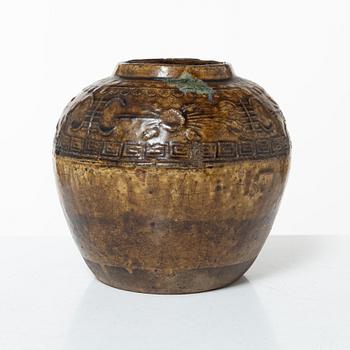 A glazed jar, Southeast Asia, 17th century.