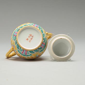 KAFFE/TESERVIS, 10 delar, porslin. Kina, Republik, tidigt 1900-tal, med Guangxus sex karaktärsmärke.