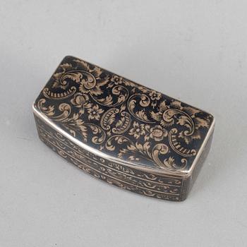 A Russian 19th century parcel-gilt silver and niello snuff box, mark of N. Michaelov, Moscow 1848.