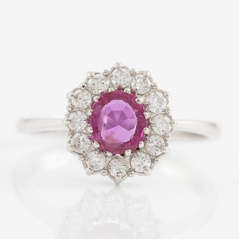 Ring, 18K vitguld med rosa safir och briljantslipade diamanter.