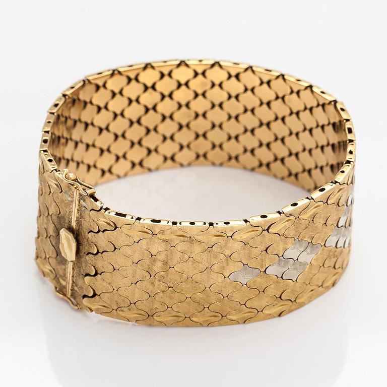 An Italian 18K gold bracelet.